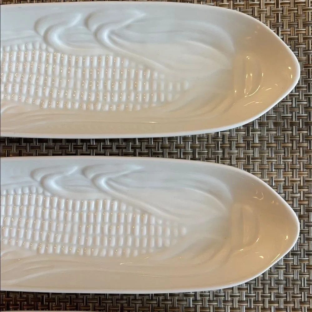 Sur La Table Set Of 4 White Porcelain Corn Holders 9.5”